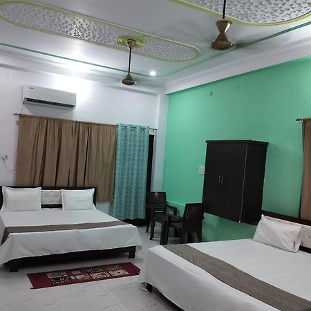 Hotel Chandrasha Villa Ayodhya Dham Ram Mandir 600 Meter Buitenkant foto