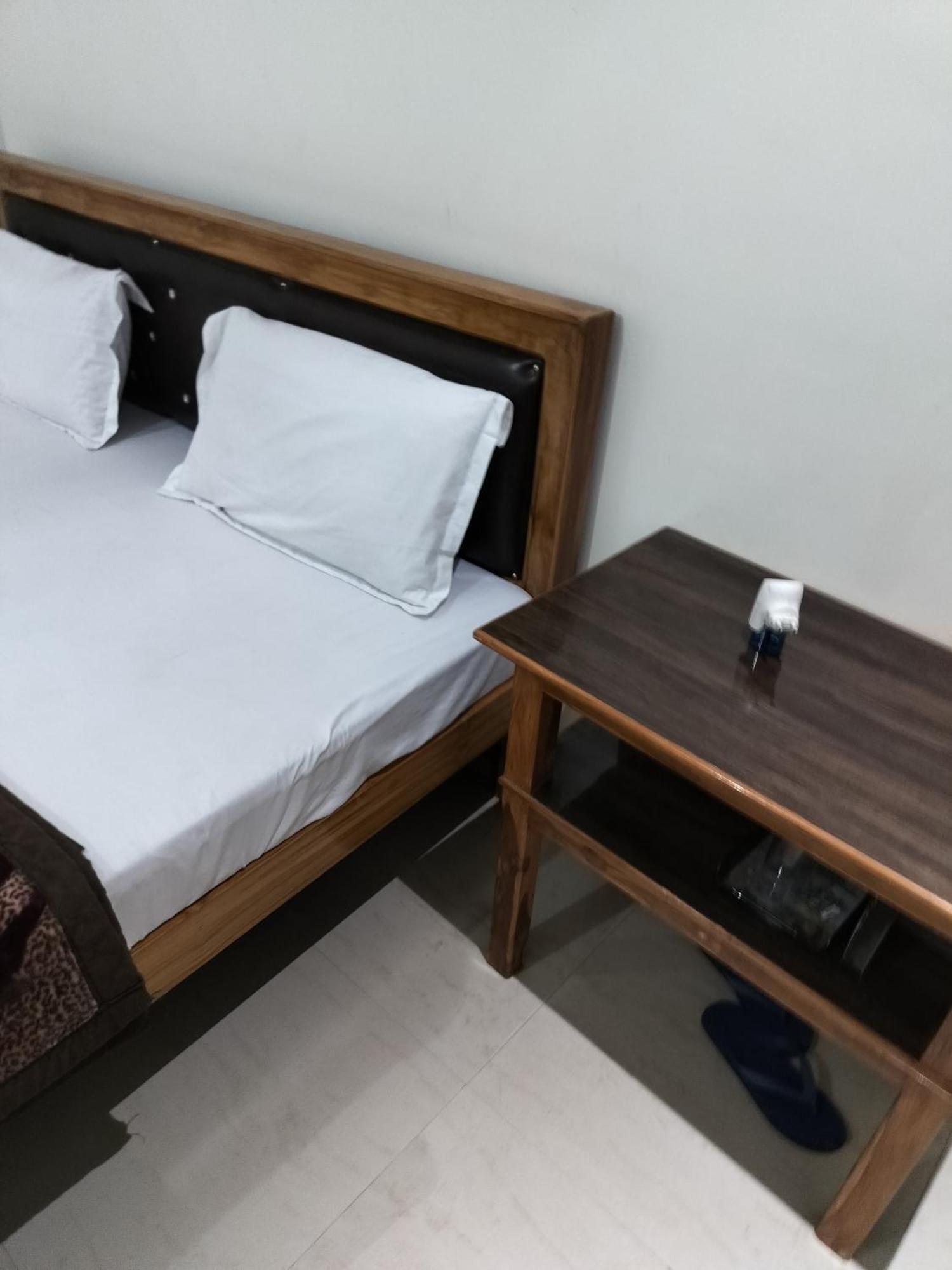 Hotel Chandrasha Villa Ayodhya Dham Ram Mandir 600 Meter Buitenkant foto